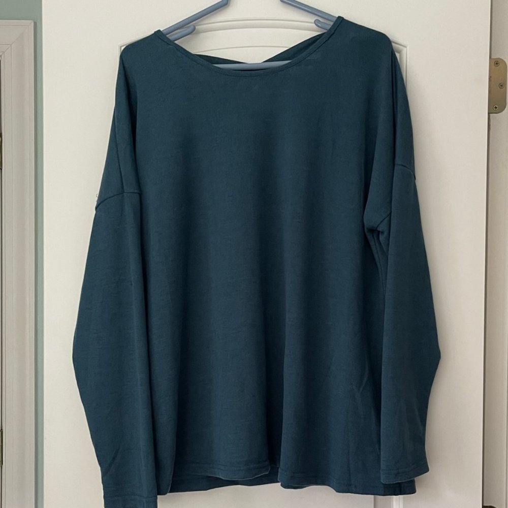 Grace & Emma Criss-Cross Back Sweater  Size XL